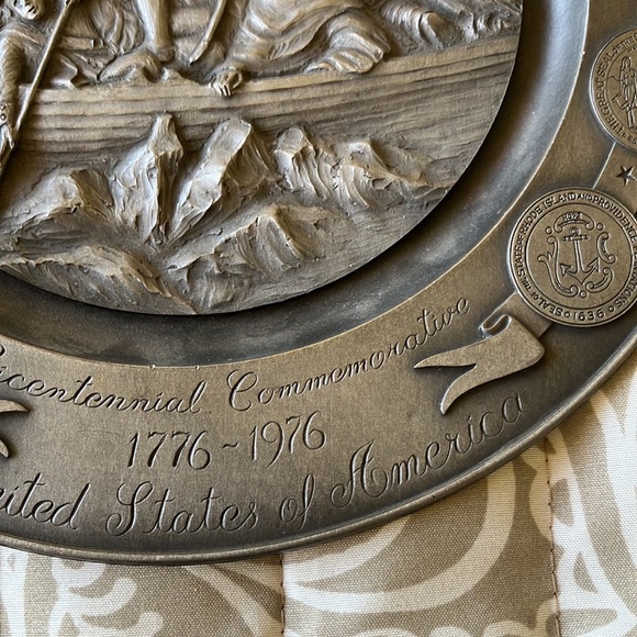 Bicentennial Commemorative Pewter Plate, We Are One Crossing the Delware - Picture 8 of 9